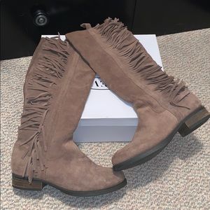 STEVE MADDEN FRINGE BOOTS 👢